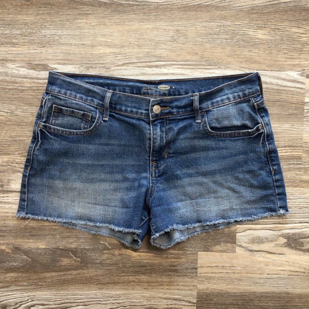 Old Navy Semi Fitted Mid Rise Raw Hem Medium Rinse Denim Shorts 6